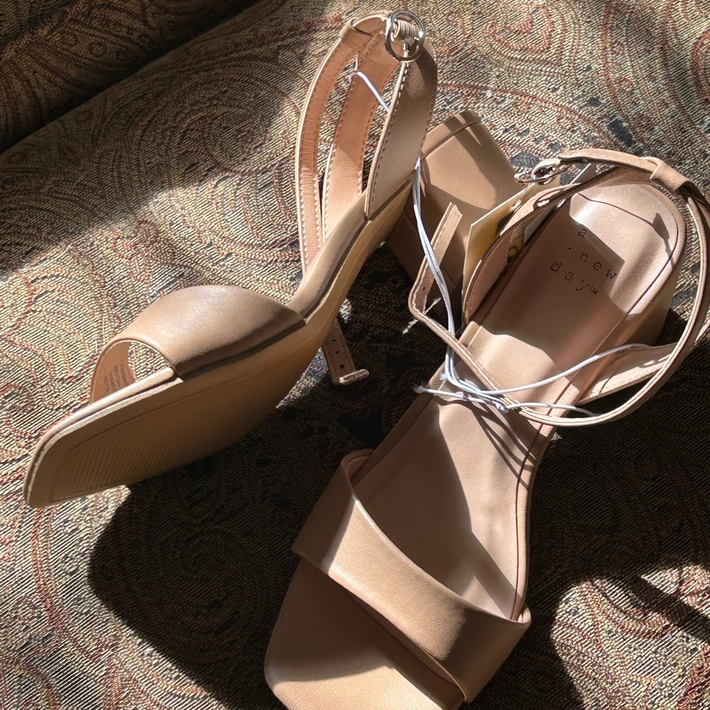 NWT New Day Sonora shoes Wom Sz 6 Tan open toe w strap, mem foam, Wedding, Proms - Picture 2 of 10